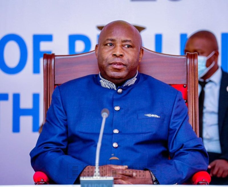 Perezida Ndayishimiye yavuze ko nubwo Gen. Bunyoni yafunguwe hari ibyo atazigera yemererwa