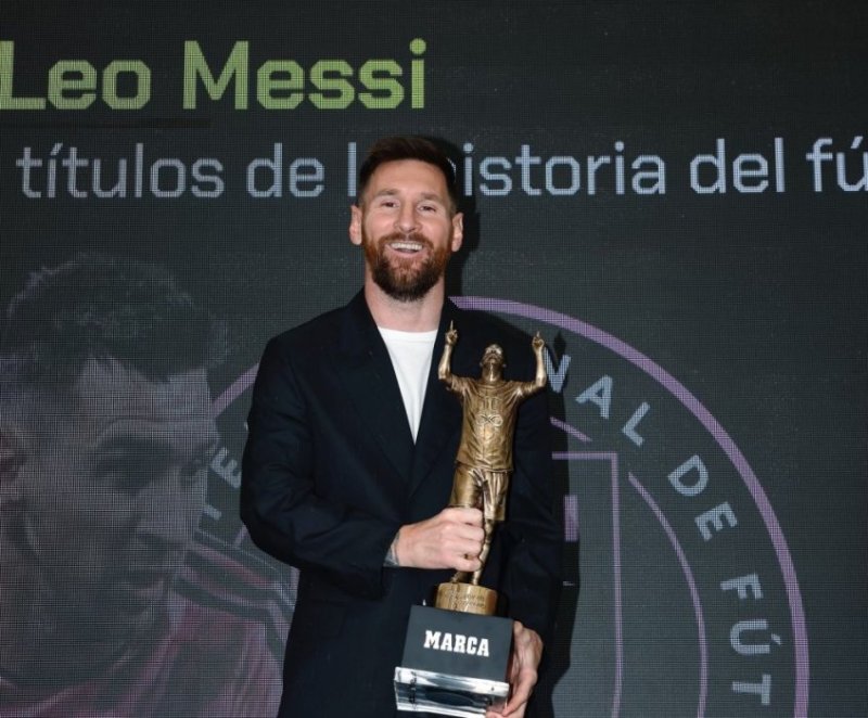 Messi yahawe igihembo cy'umukinnyi wa ruhago w'ibihe byose