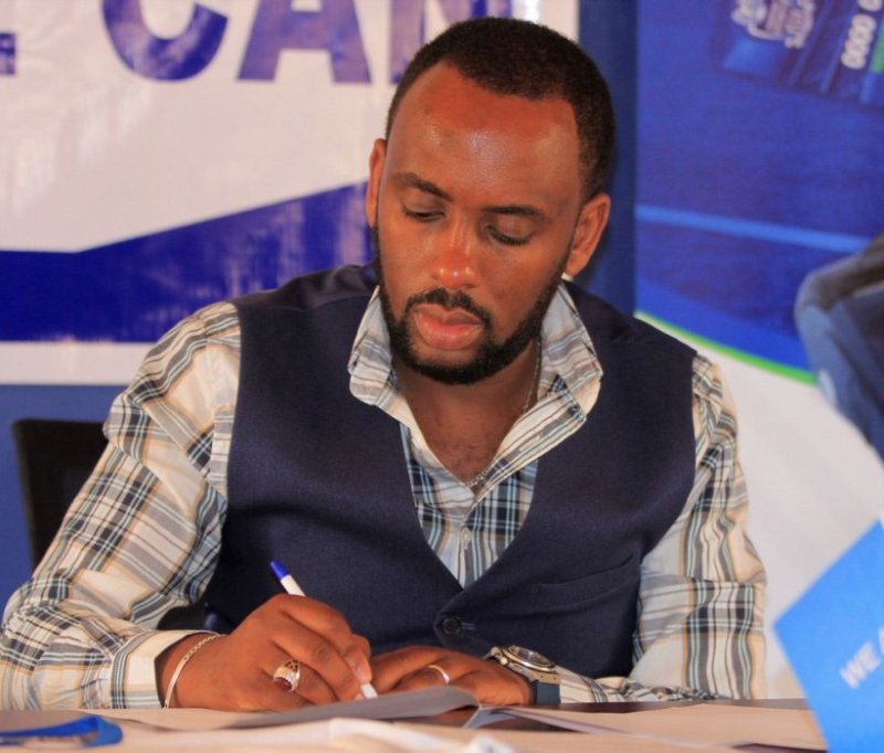 Munyakazi Sadate yivuze ibigwi nyuma y'amasezerano y'akataraboneka ya Rayon Sports na SKOL