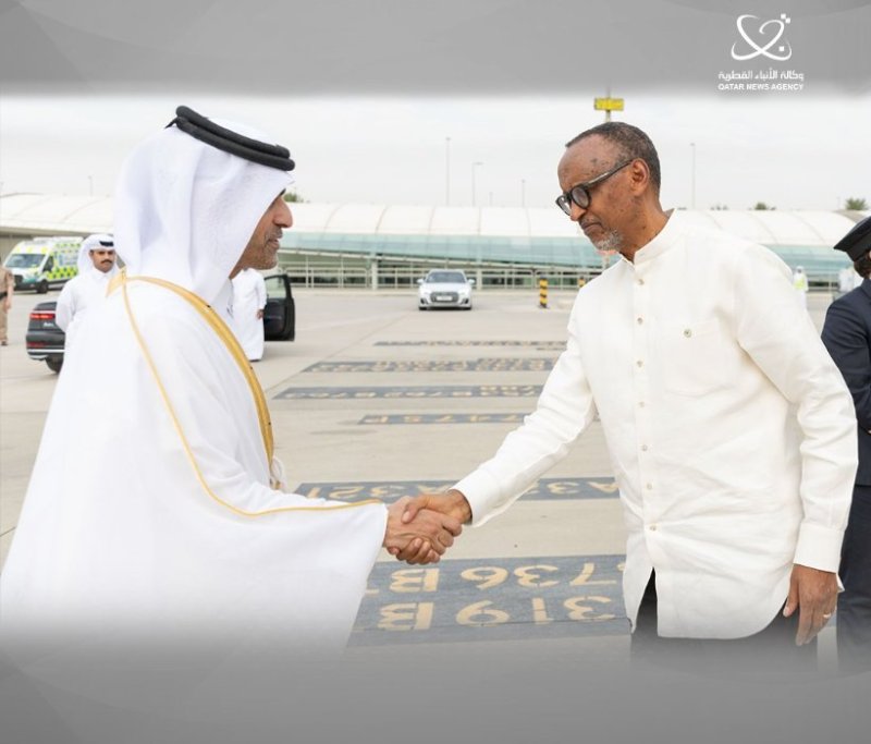 Perezida Kagame yagiye gutabara Amir wa Qatar wapfushije umubyeyi 